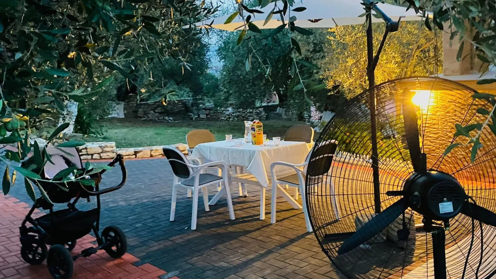 בראט Guesthouse Iljaz