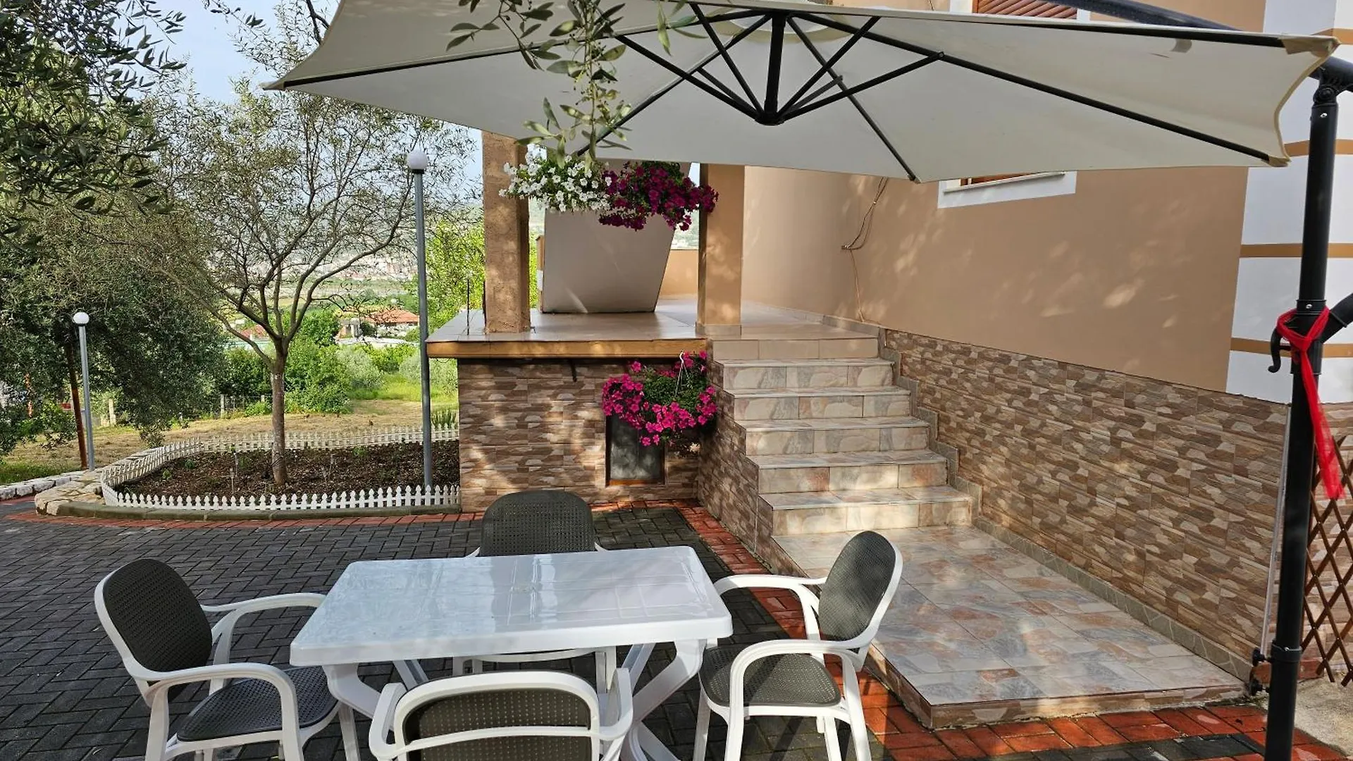 בראט Guesthouse Iljaz
