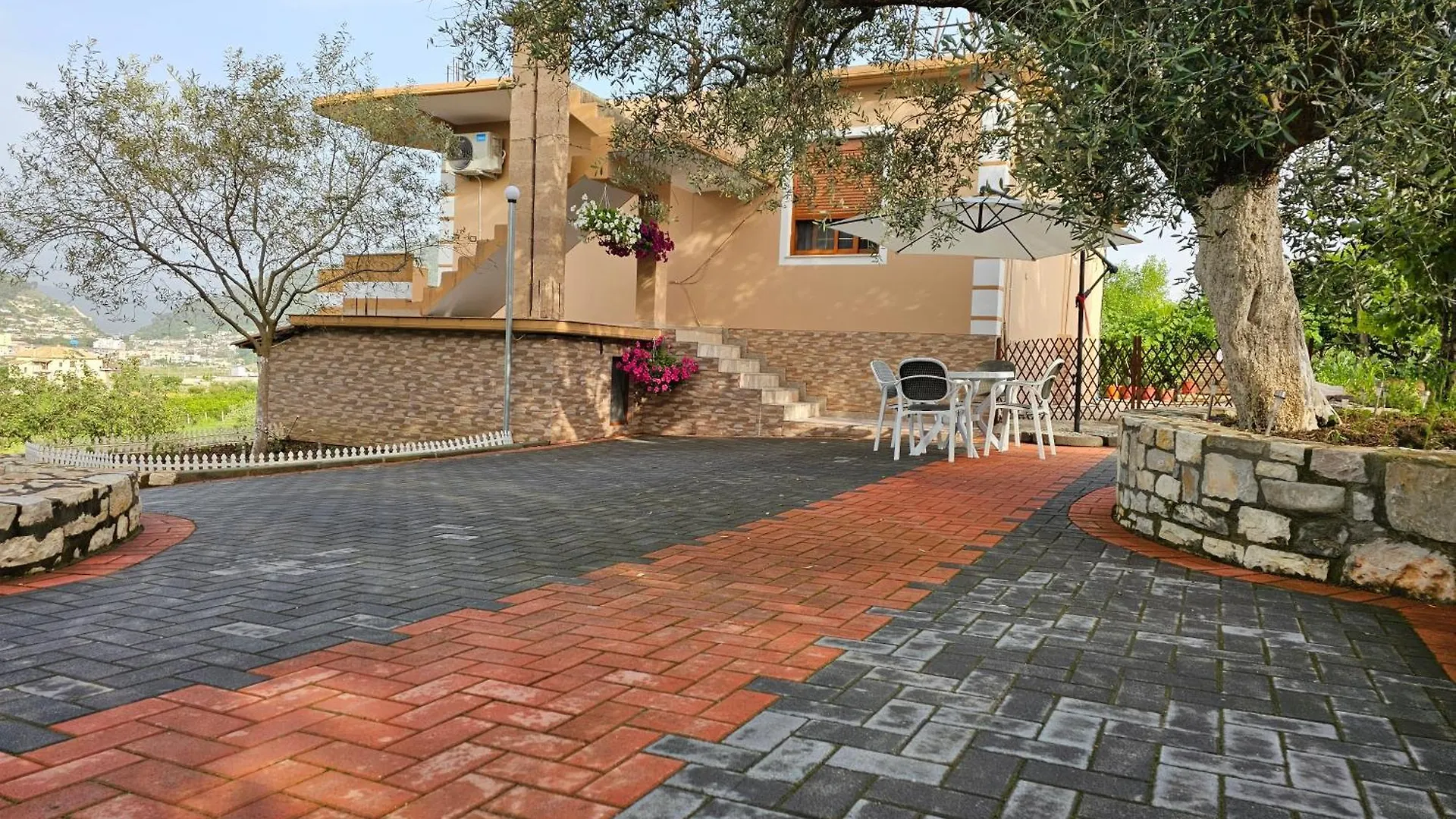 בראט Guesthouse Iljaz